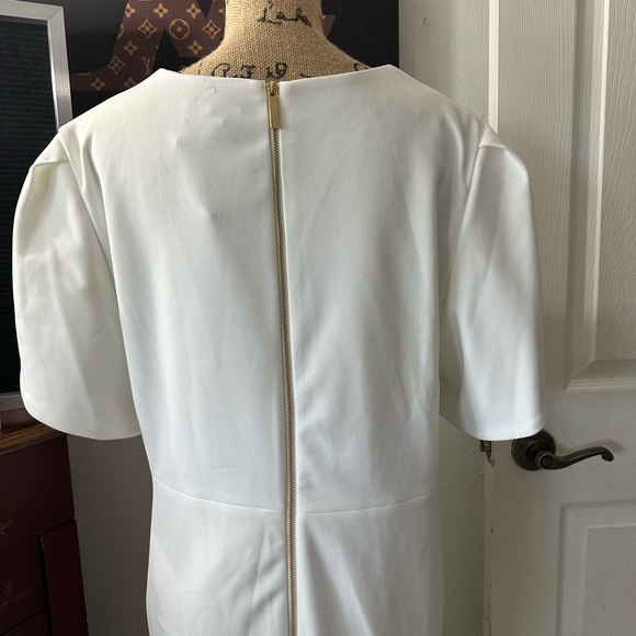 🆕Calvin Klein Ivory Petal Sleeve Dress - Picture 17 of 17